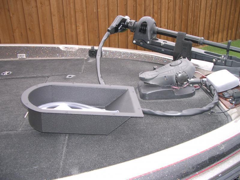 Troll well trolling motor tray